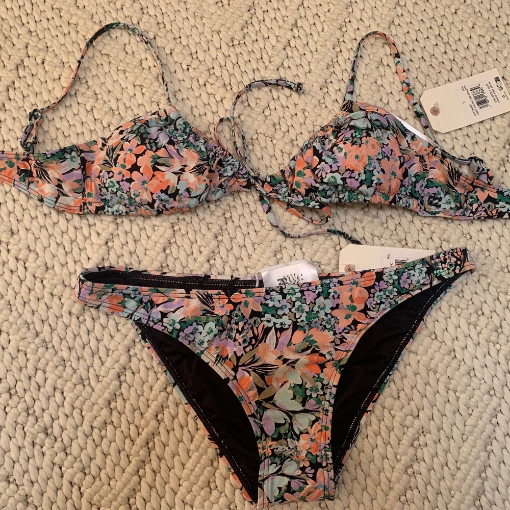 NWT Billabong Sweet Fields Tropic Bikini Top (S) and Bottoms (M)